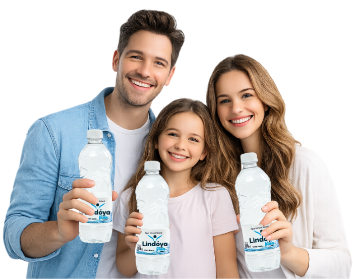Família consumindo água Lindóya Vida